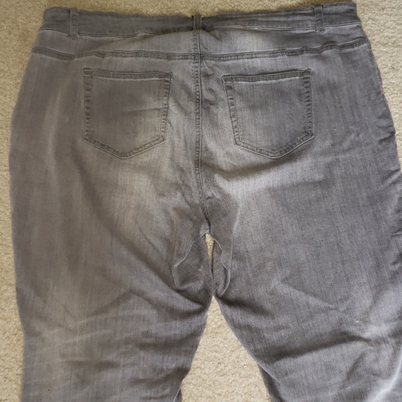 Gray distressed at the knee strait leg denim jeans - Picture 5 of 5